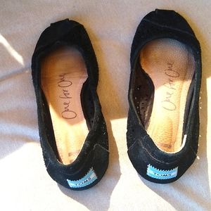 Toms One for One black ballet-style shoes.